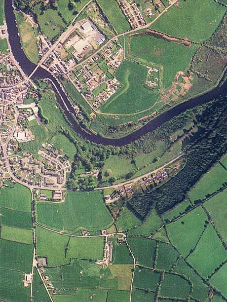 A view of the River Barrow with Graiguenamanagh and Tinniahinch on either side