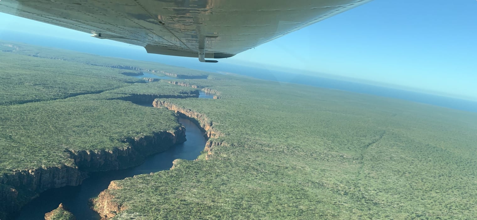 Scenic air tours of Australia