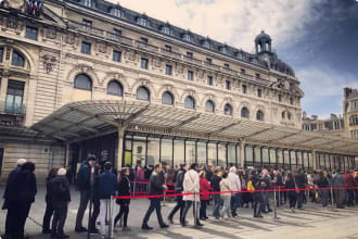 Crowds and Queues on holiday