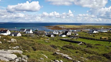 Small Group escorted tour exploring Historic Ireland