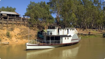 Echuca paddle-steamer