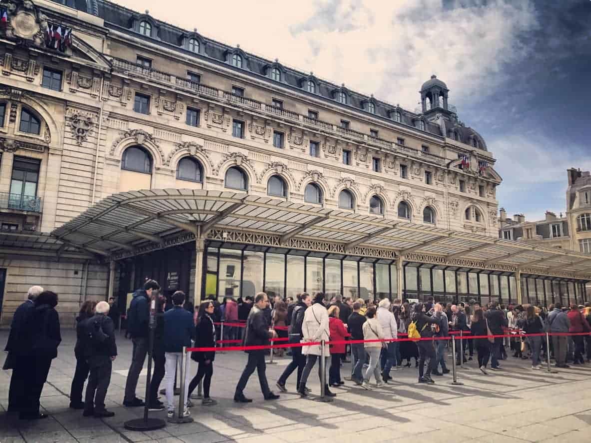 Crowds and Queues on holiday