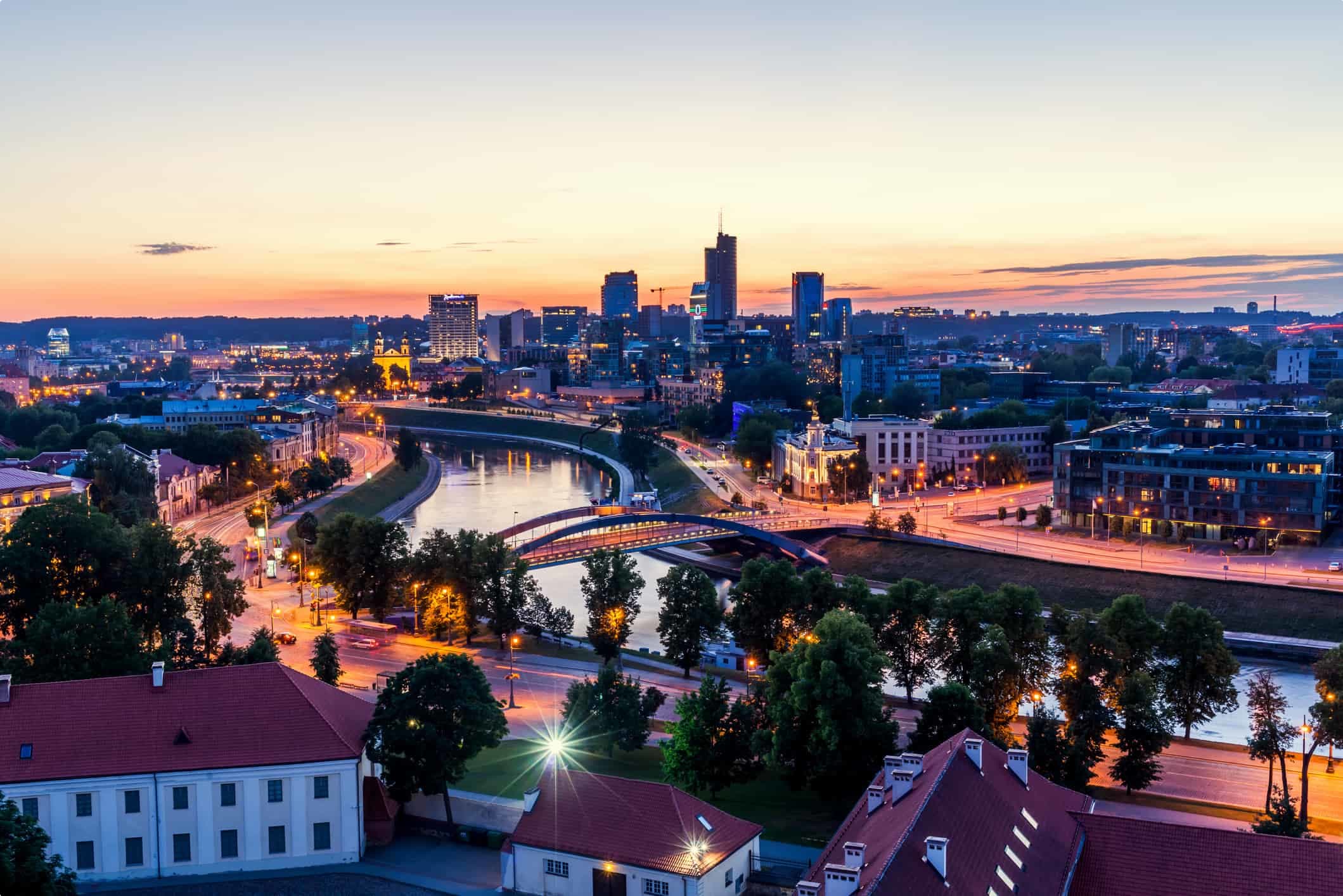 Vilnius. Литва столица Вильнюс. Литва столица центр. Вильнюс центр города. Литва исторический центр Вильнюса.