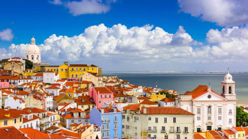 alfama lisbon