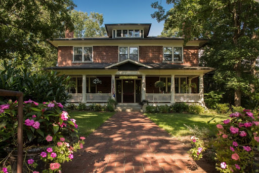 Featured Inn: Sweet Biscuit Inn, The Asheville Bed &amp; Breakfast Association