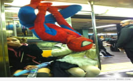 Geek Monday - Commuting Spiderman|Nerdemandag - Spiderman tar kollektivt spiderman9
