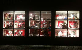 Evening window-safari|Kvelds-vindu-safari christmas house