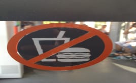 Baconburger and soda prohibited|Bacon-hamburger og brus forbudt Bybanen prohibited sign