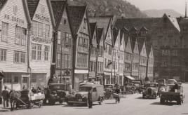 Wordless Wednesday - Bryggen then and now|Ordløs Onsdag - Bryggen før og nå Bryggen 1951