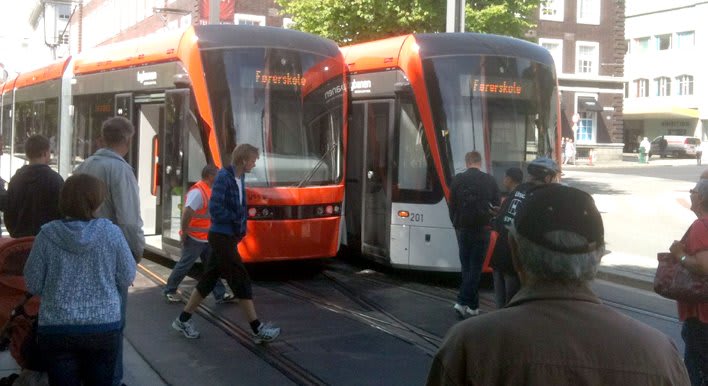 Our new light-rail crashed before opening|Vår kjære Bybane krasjet før åpning!