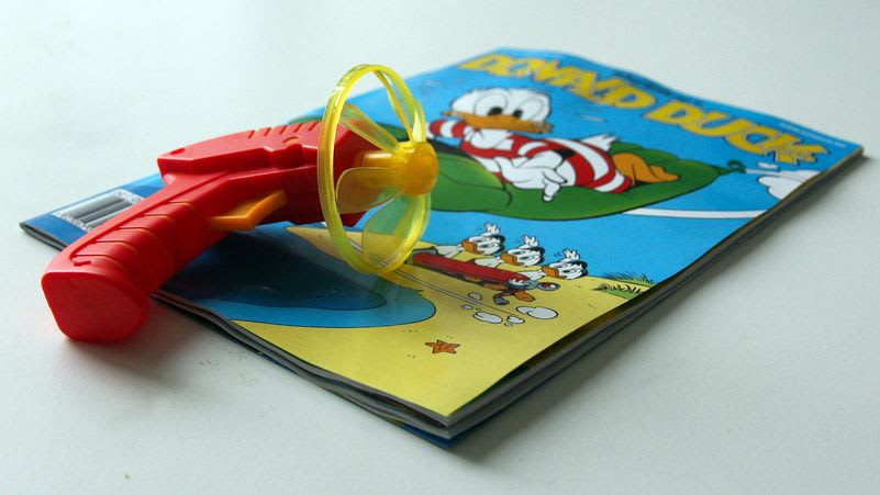 Toy from Donald Duck too dangerous for airport|Donald Duck leketøy er farlige greier