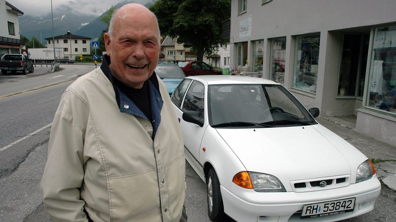 Happy news Friday – 98 year old buys car|Gladnyhetsfredag – 98 åring kjøper seg bil