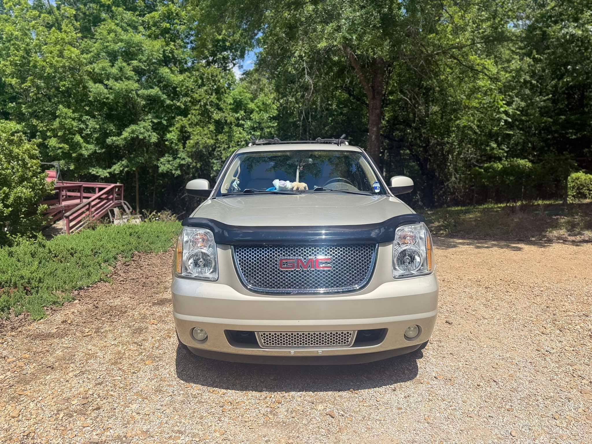 GMC Yukon Front Grille Detail