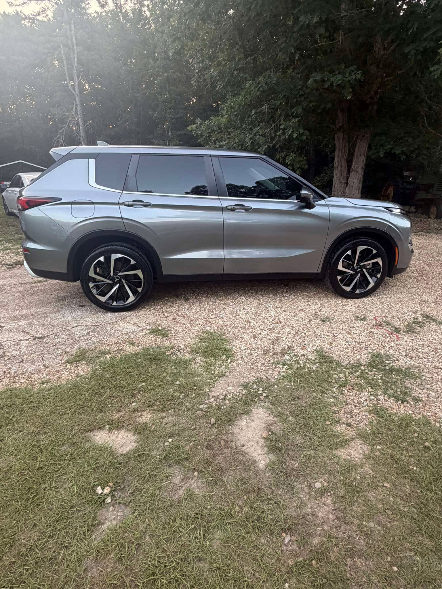 Mitsubishi Outlander - Evening Shine