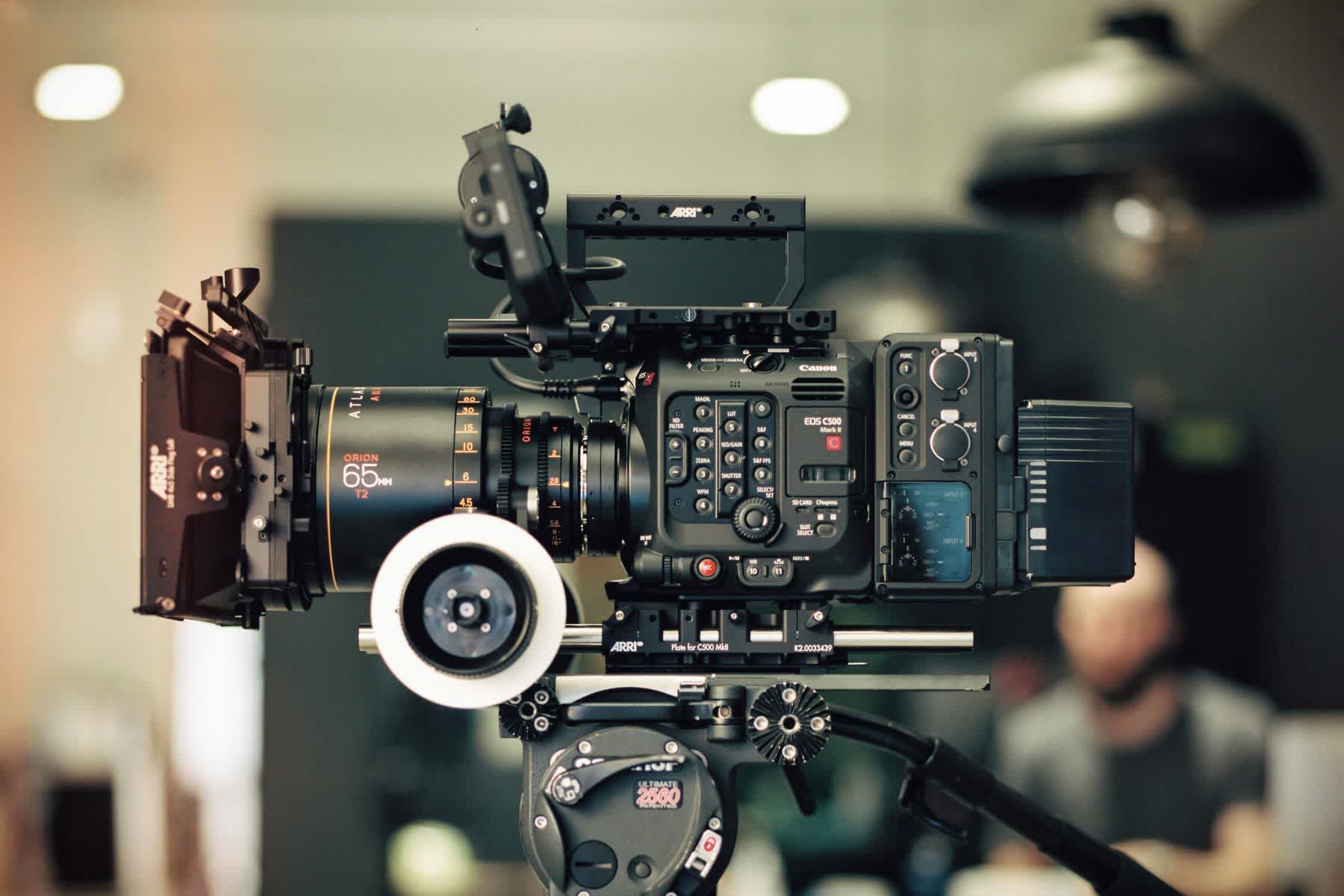 Canon C500 II with the optional EU-V2 expansion unit. The camera footprint is increased significantly, but in return you get additional audio channels and can power on-camera accessories.