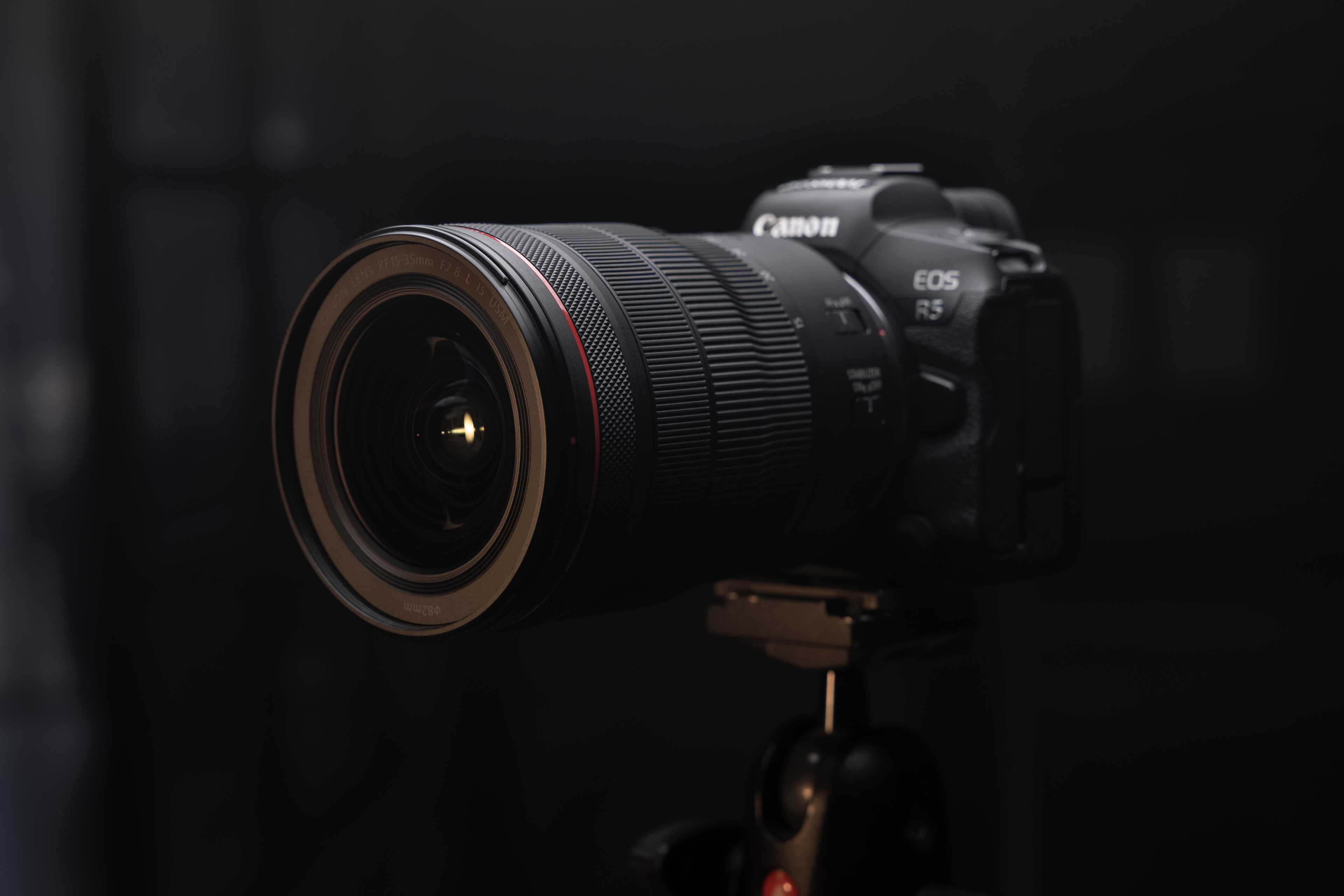 Three quarter view of the Canon RF 15-35mm f/2.8L lens