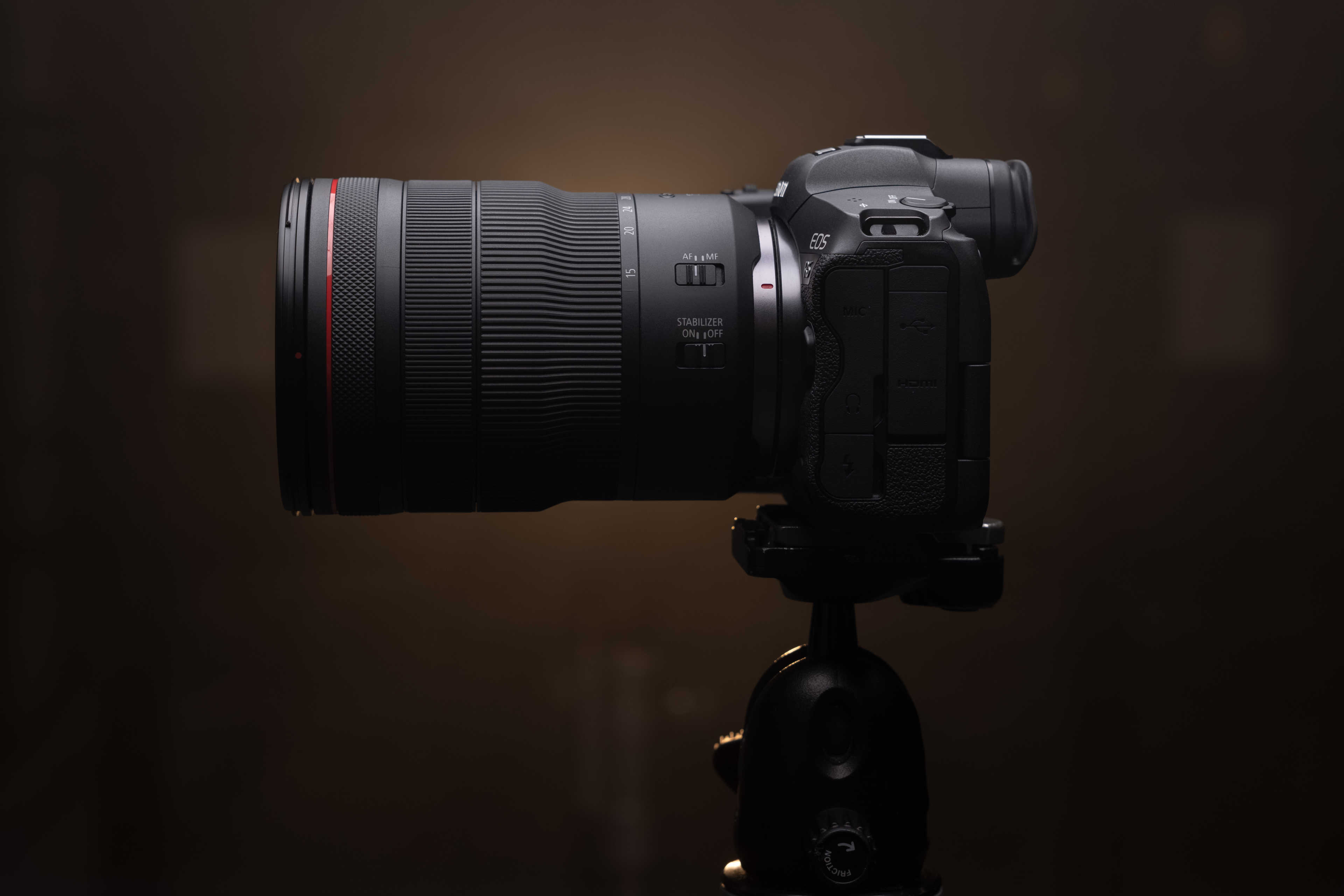 Left view of Canon RF 15-35mm f/2.8 L lens