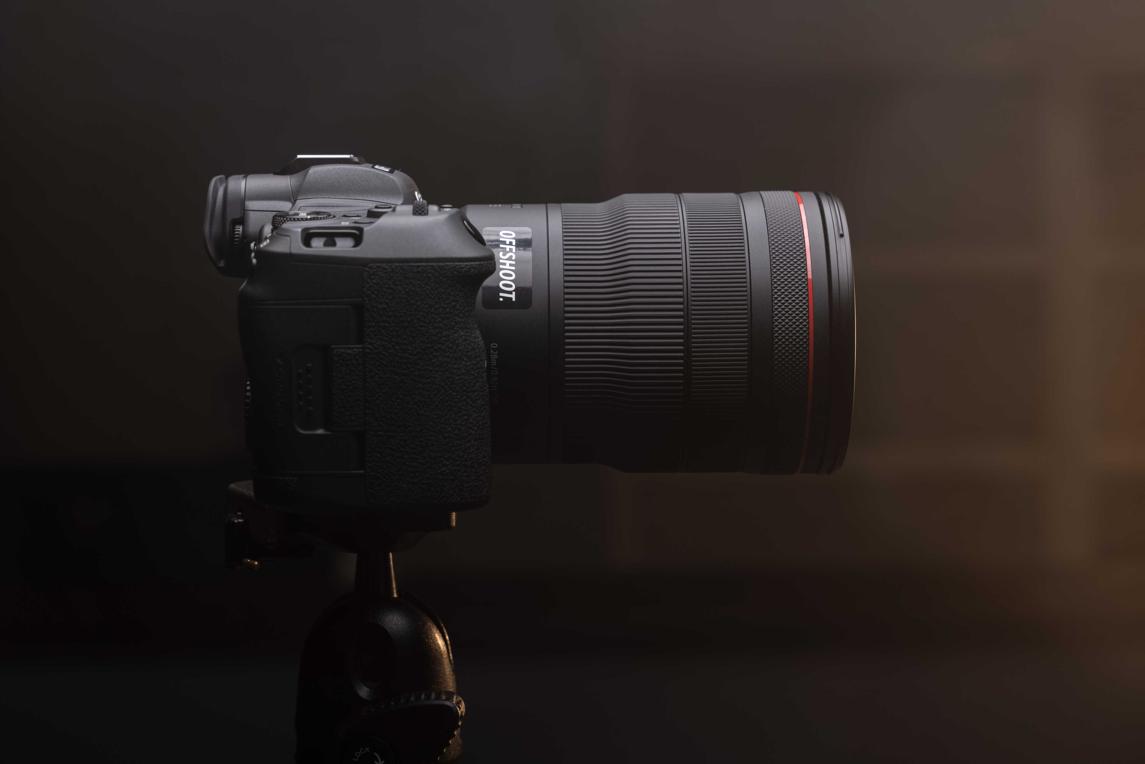 Right view of Canon RF 15-35mm f/2.8 L lens - retracted