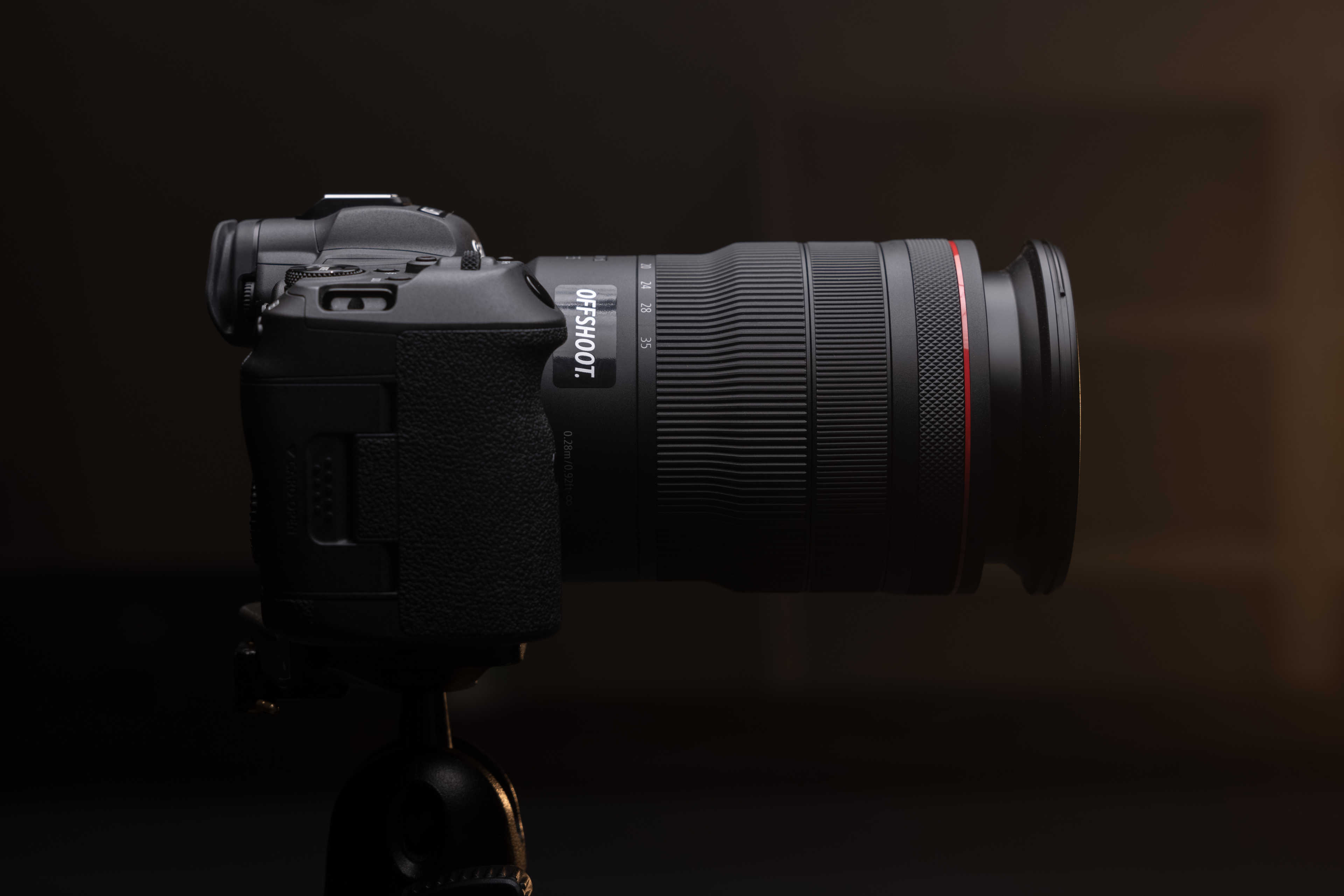 Right view of Canon RF 15-35mm f/2.8 L lens - fully extended