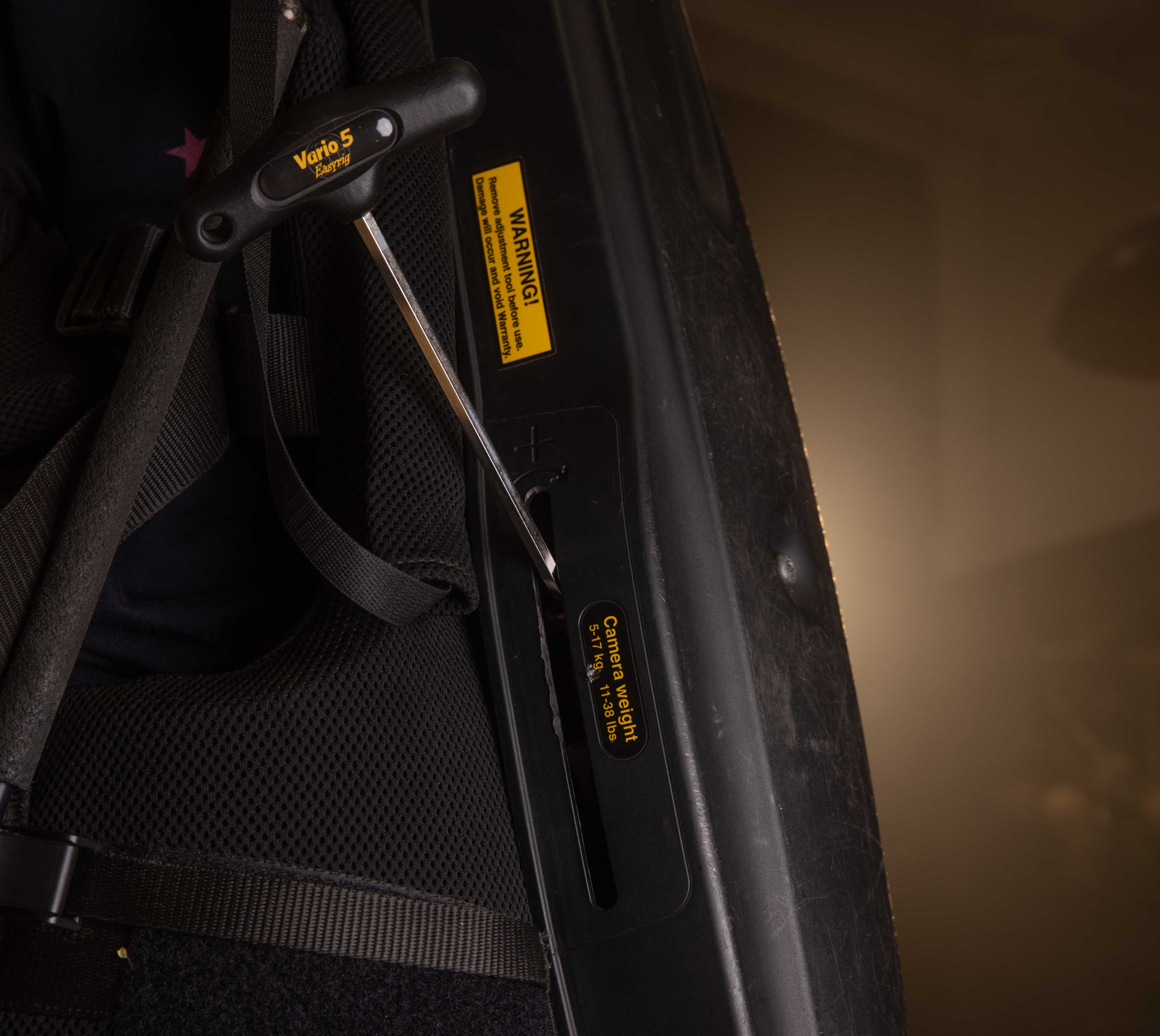 The payload resistance of the Vario 5 is adjusted with an included hex wrench. It's important to remove this tool prior to using the Easyrig.