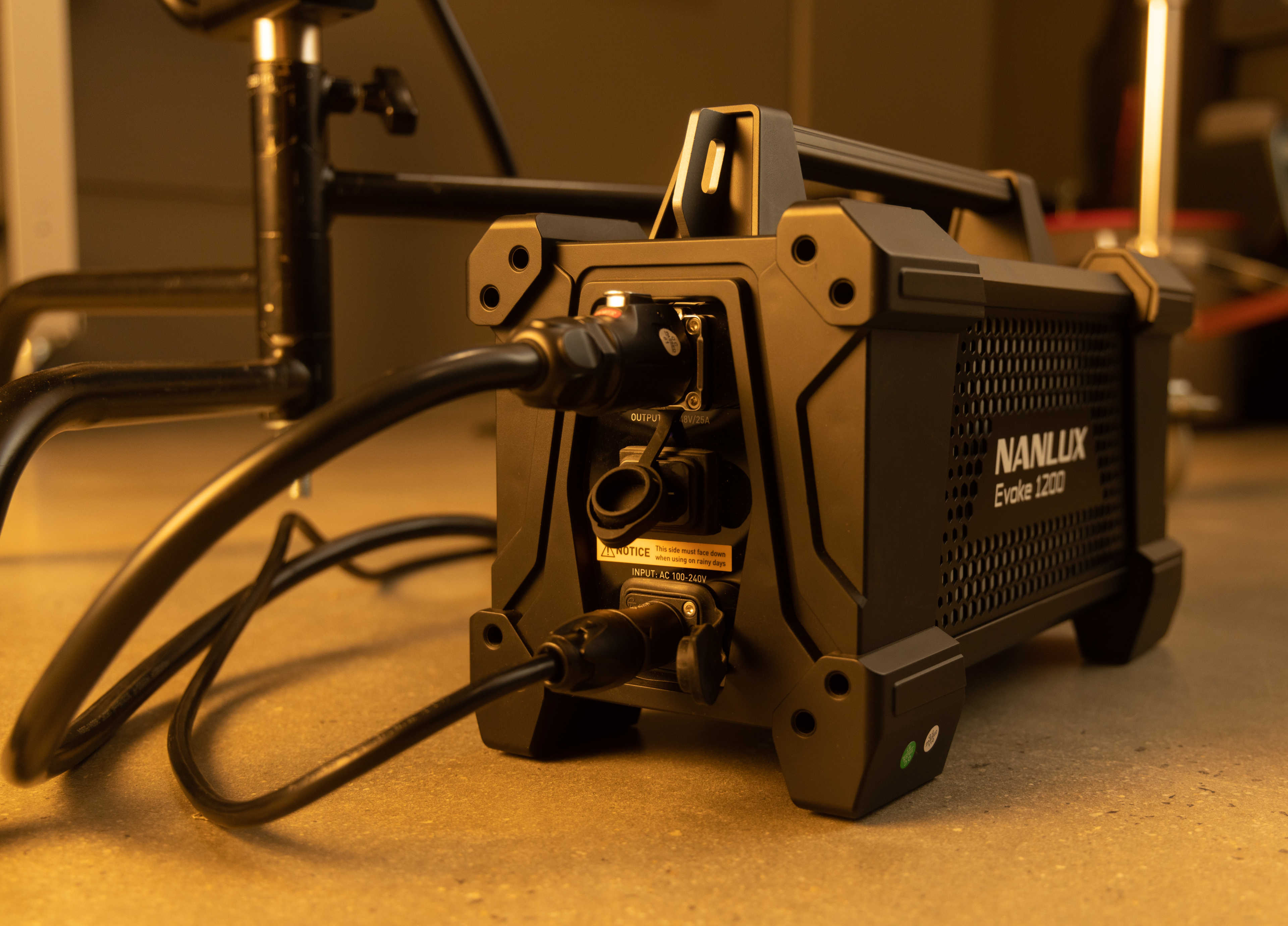 Nanlux Evoke 1200B power supply.