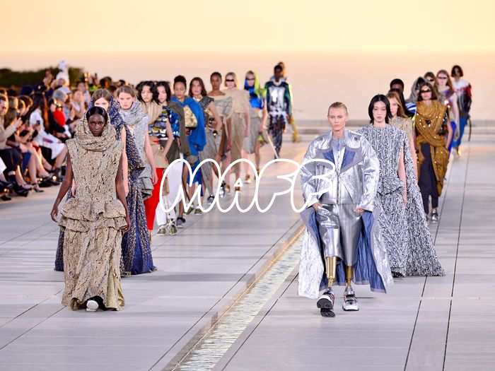 Louis Vuitton 2022 Resort Cruise Pre-Spring Womens Runway