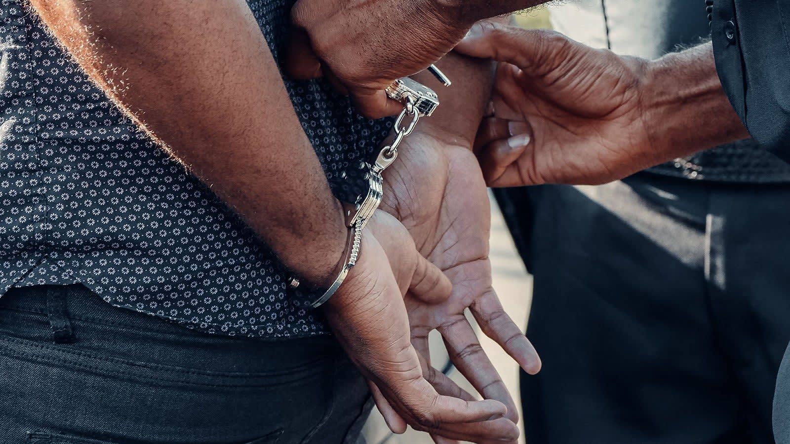Profesor voluntario de 77 años detenido en Dothan, Alabama