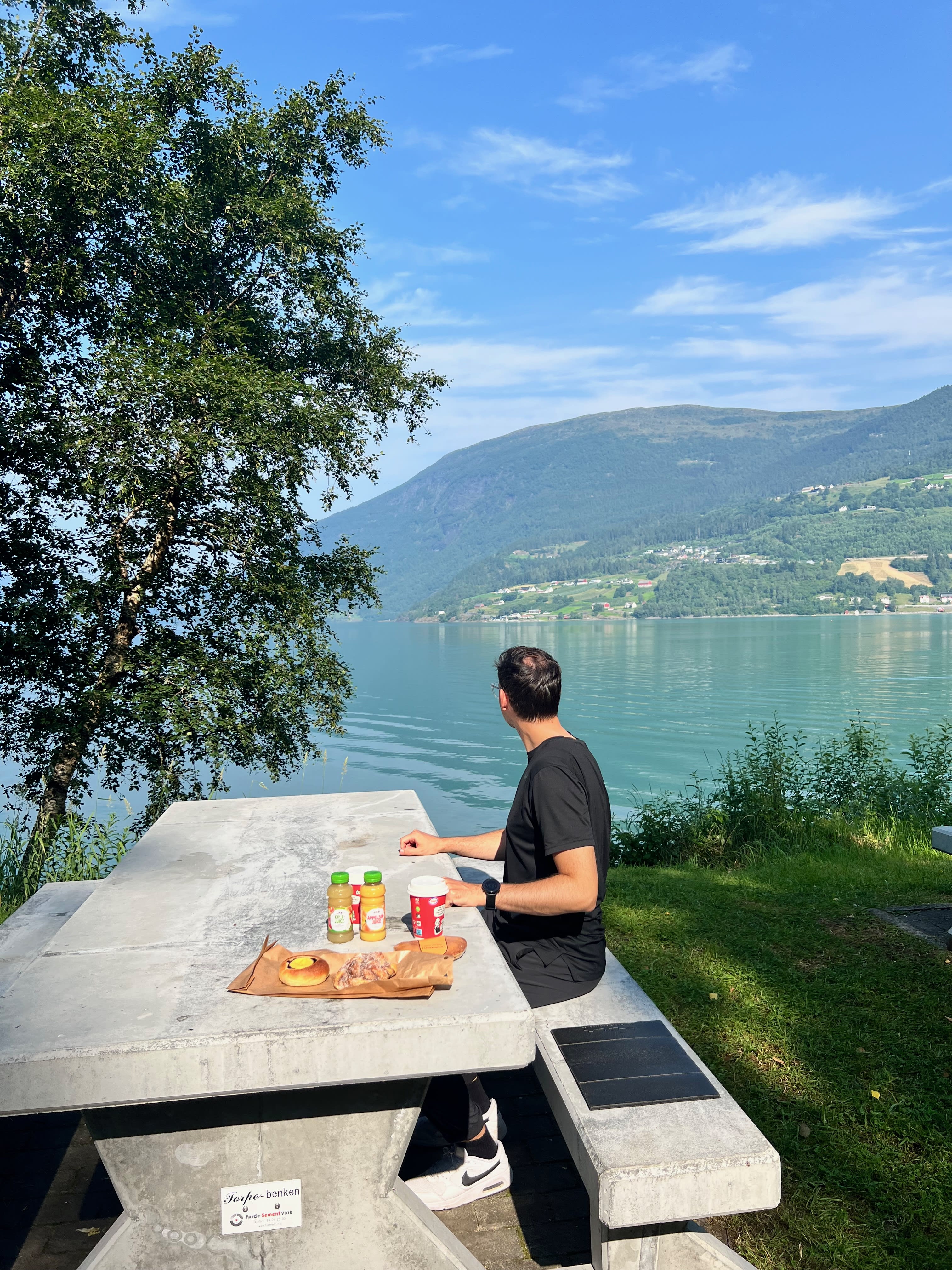Konrad vid frukosten