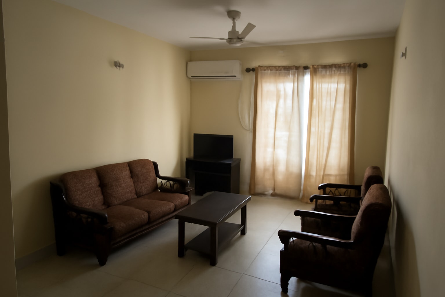 2BHK FULLY FURNISHED AVAILABLE - SECTOR 21C FARIDABAD, photo 1 of 3