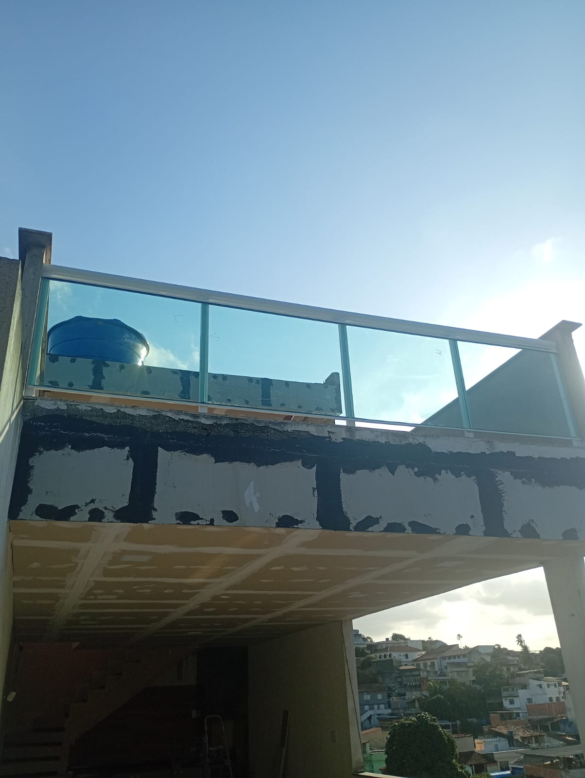 Capa do artigo Projeto de Vidraçaria para Mercado: Portas, Janelas e Soluções em Vidro