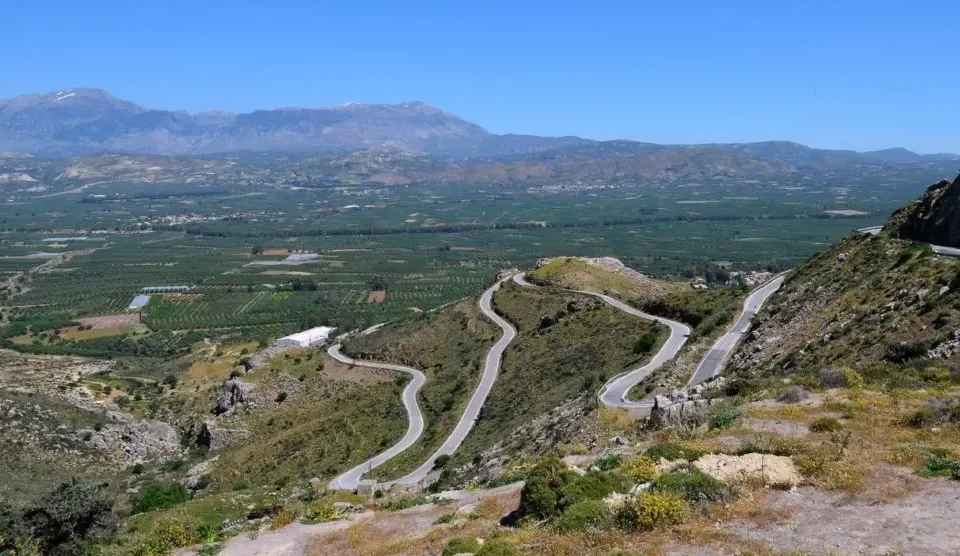 dangerous to drive on Crete? No, it is not dangerous! Tips for peace of mind drive on Crete.