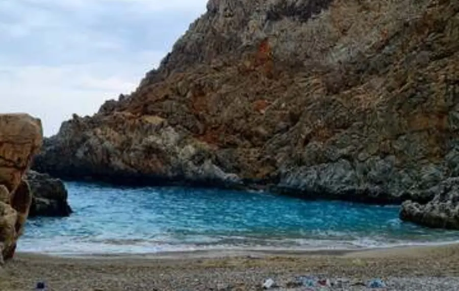 katholiko beach near Chania Katholiko beach is located in the area of Akrotiri in north Chania.