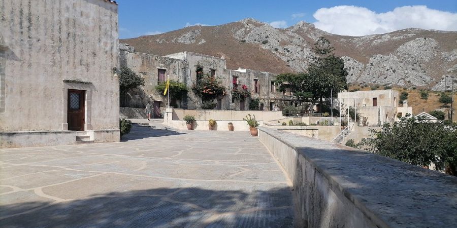 Le monastère d'Ag.Ioanni Theologou (Moni Preveli)