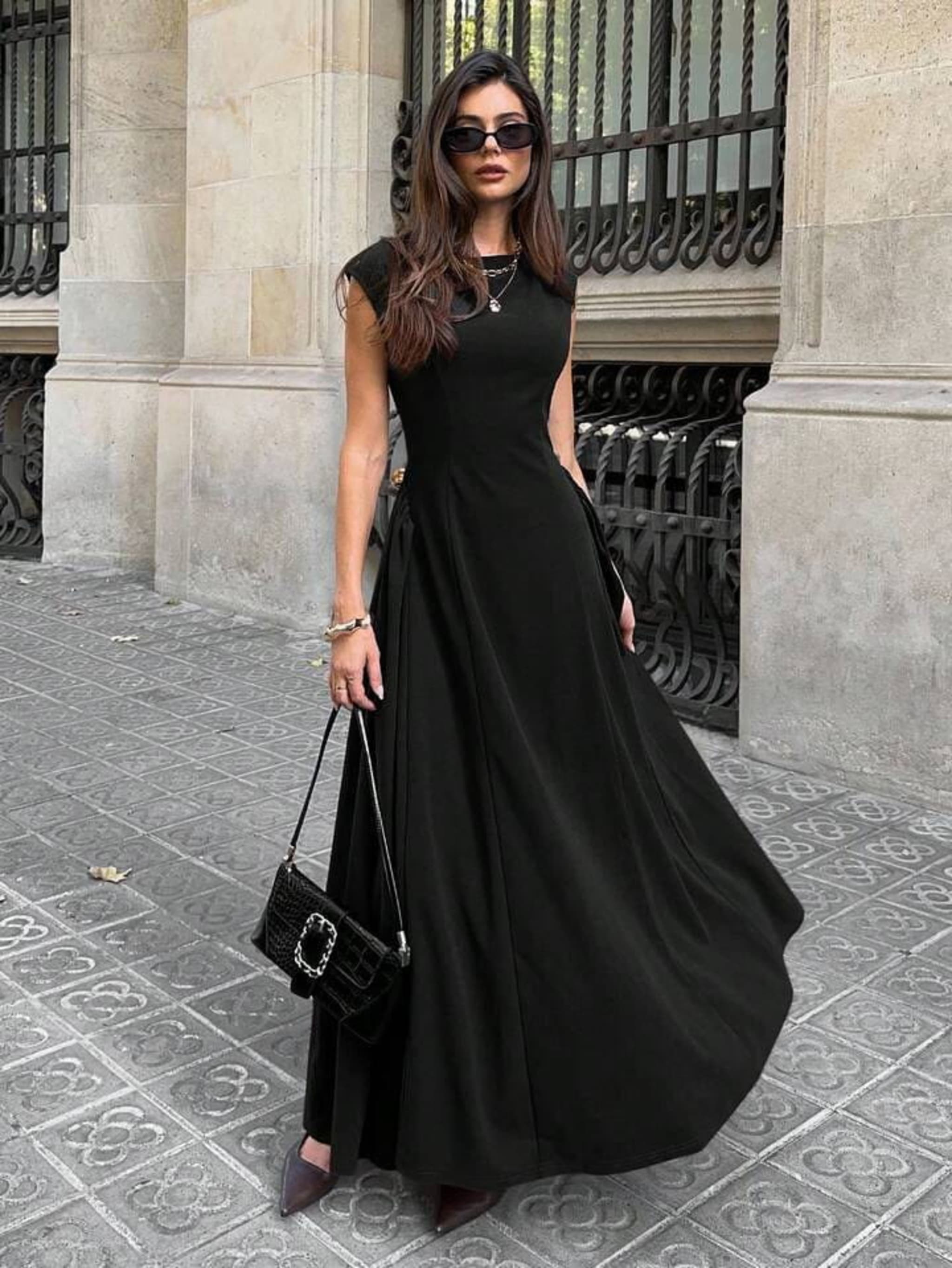 Z Sleeveless Black Maxi Dress