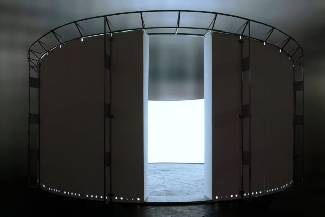 360° white room, 2006 - Studio Olafur Eliasson, 2007 – 2006 - Photo: Günter Lepkowski