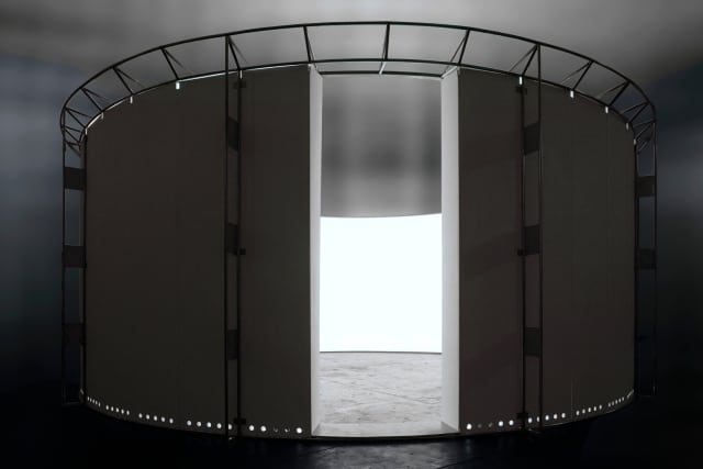 360° white room, 2006 - Studio Olafur Eliasson, 2007 – 2006 - Photo: Günter Lepkowski