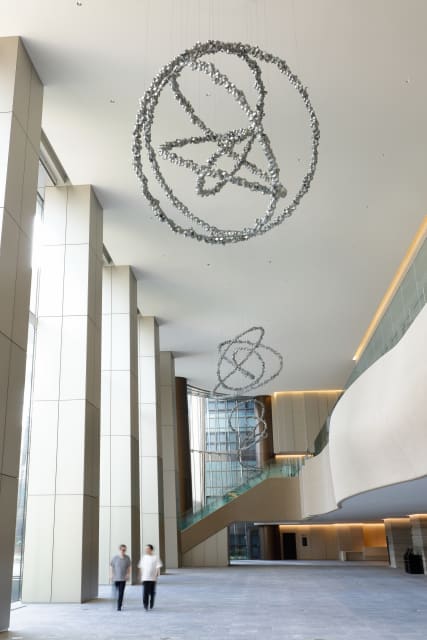 A harmonious cycle of interconnected nows, 2023 - Azabudai Hills Mori JP Tower Office Lobby, Tokyo Japan – 2023 - Photo: Kioku Keizo