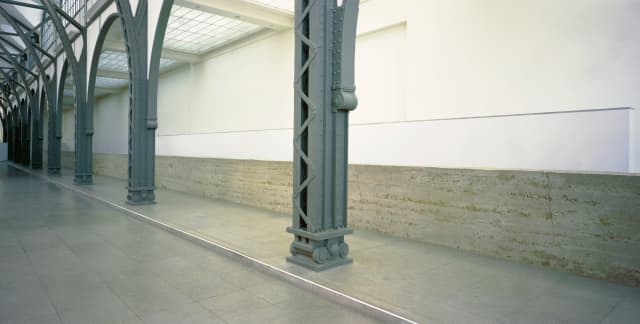 Earth wall, 2000 - Hamburger Bahnhof - Museum für Gegenwart, Berlin, 2000 - Photo: Jens Ziehe