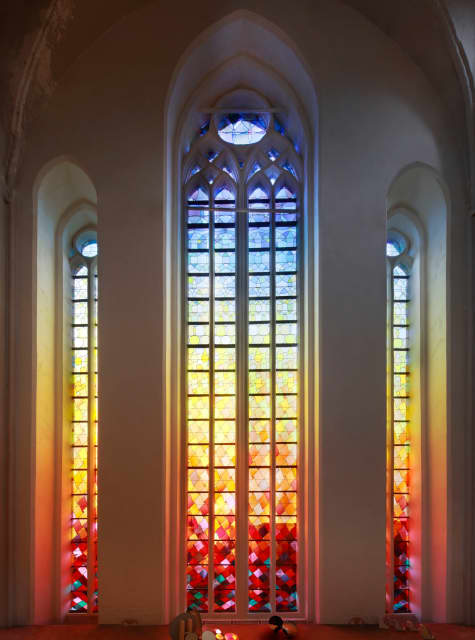 Fenster für bewegtes Licht (Window for moving light), 2024. East windows of St. Nicholas’s Cathedral - Greifswald, Germany – 2024 - Photo: Jens Ziehe