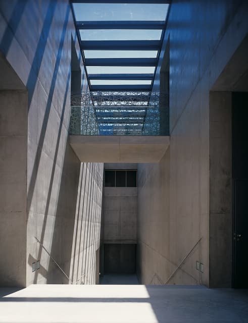 Fivefold tunnel, 2000 - Museum der Moderne Salzburg, Austria, 2004 – 2000 - Photo: Werner Schnelle