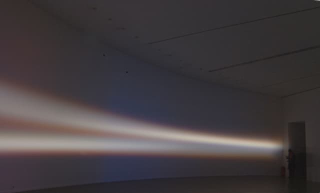 Horizon instabile (or Swinging horizon), 2002 - Musée d´art moderne de la Ville de Paris, France, 2002 - Photo: Olafur Eliasson