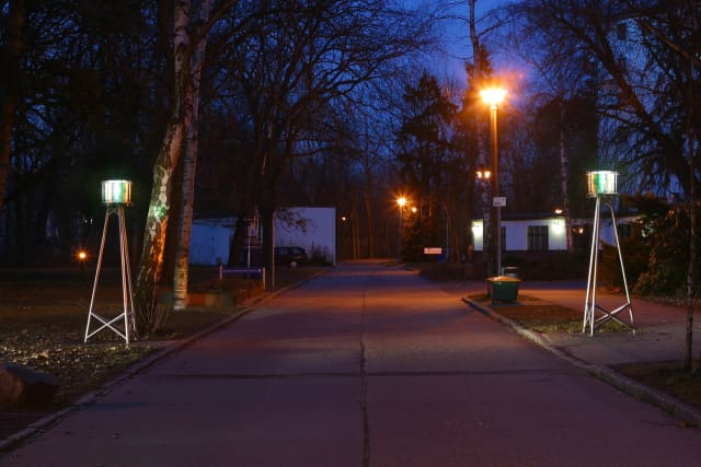 Leuchttürme, 2000 - Max-Delbrück-Centrum, Berlin, 2000 - Photo: Hans-Georg Gaul 