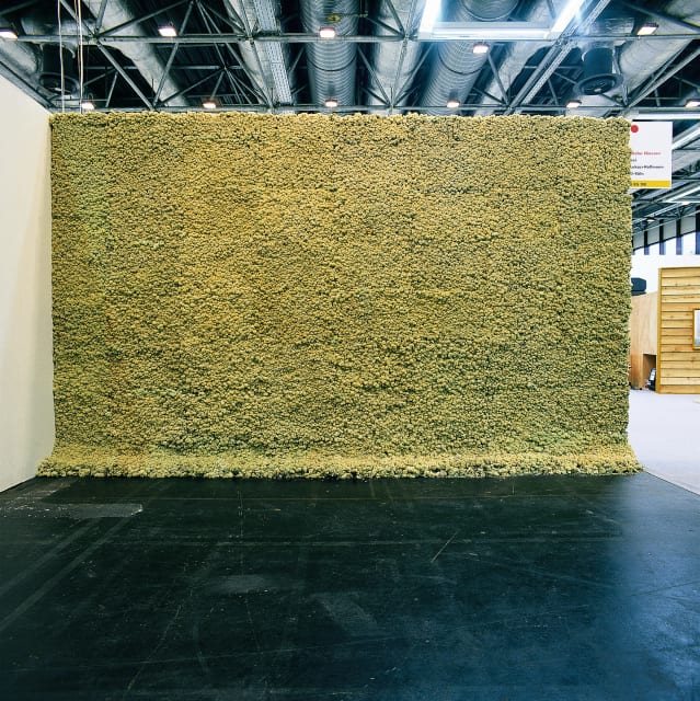 Moss wall, 1994 - Galerie Lukas & Hoffmann, Art Cologne, Germany, 1994 - Photo: Victor Dahmen