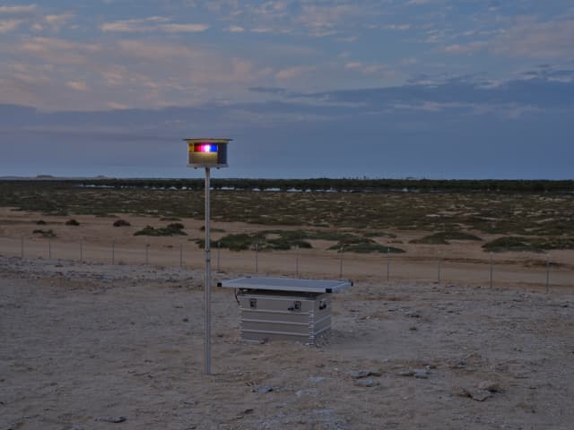 Orientation lights for rising seas, 2023 - Al Thakhira, Qatar – 2023 - Photo: Anders Sune Berg