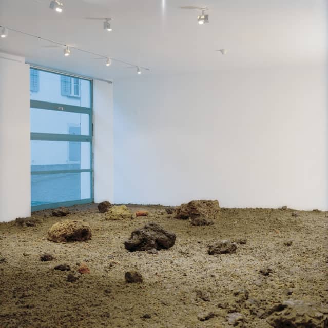 The body as brain - Lava floor: Projekt Sammlung (5), 2007 - Kunsthaus Zug, Switzerland, 2007 - Photo: Florian Holzherr