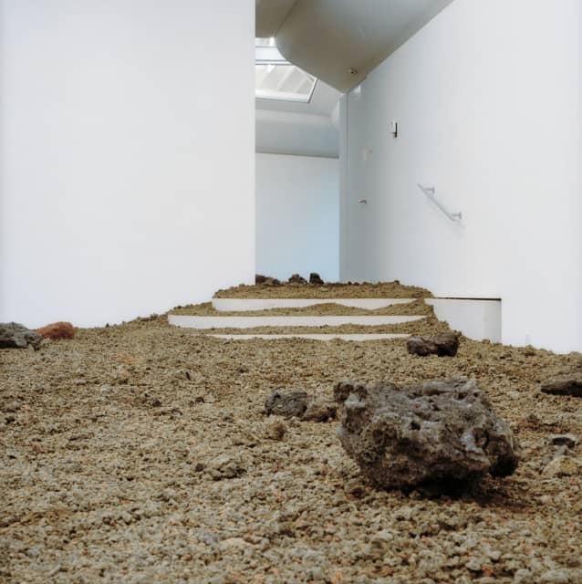 The body as brain - Lava floor: Projekt Sammlung (5), 2007 - Kunsthaus Zug, Switzerland, 2007 - Photo: Florian Holzherr