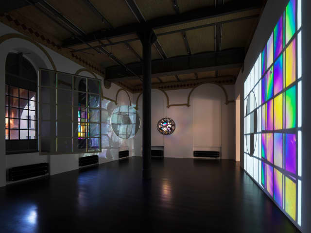 The lure of looking through a polarised window of opportunities, or seeing a surprise before it’s reduced, split, and then further reduced, 2025, 2025 - neugerriemschneider, Berlin, DE - Photo: Jens Ziehe