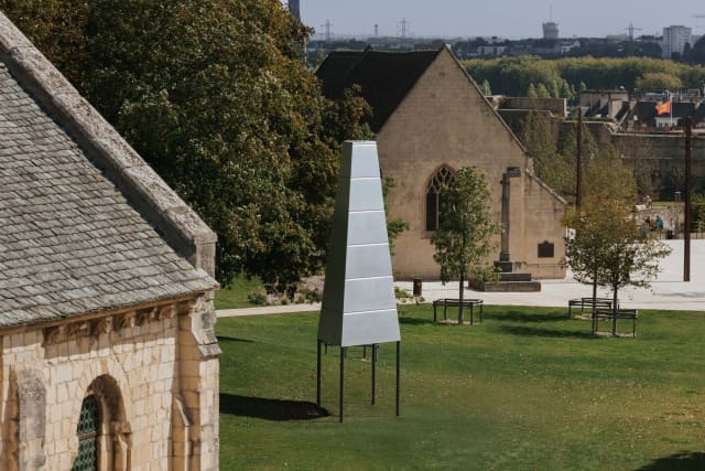 Votre vue amplifiée (Your amplified view), 2025 - Le château de Caen, France – 2025 - Photo: C. Schuhmann