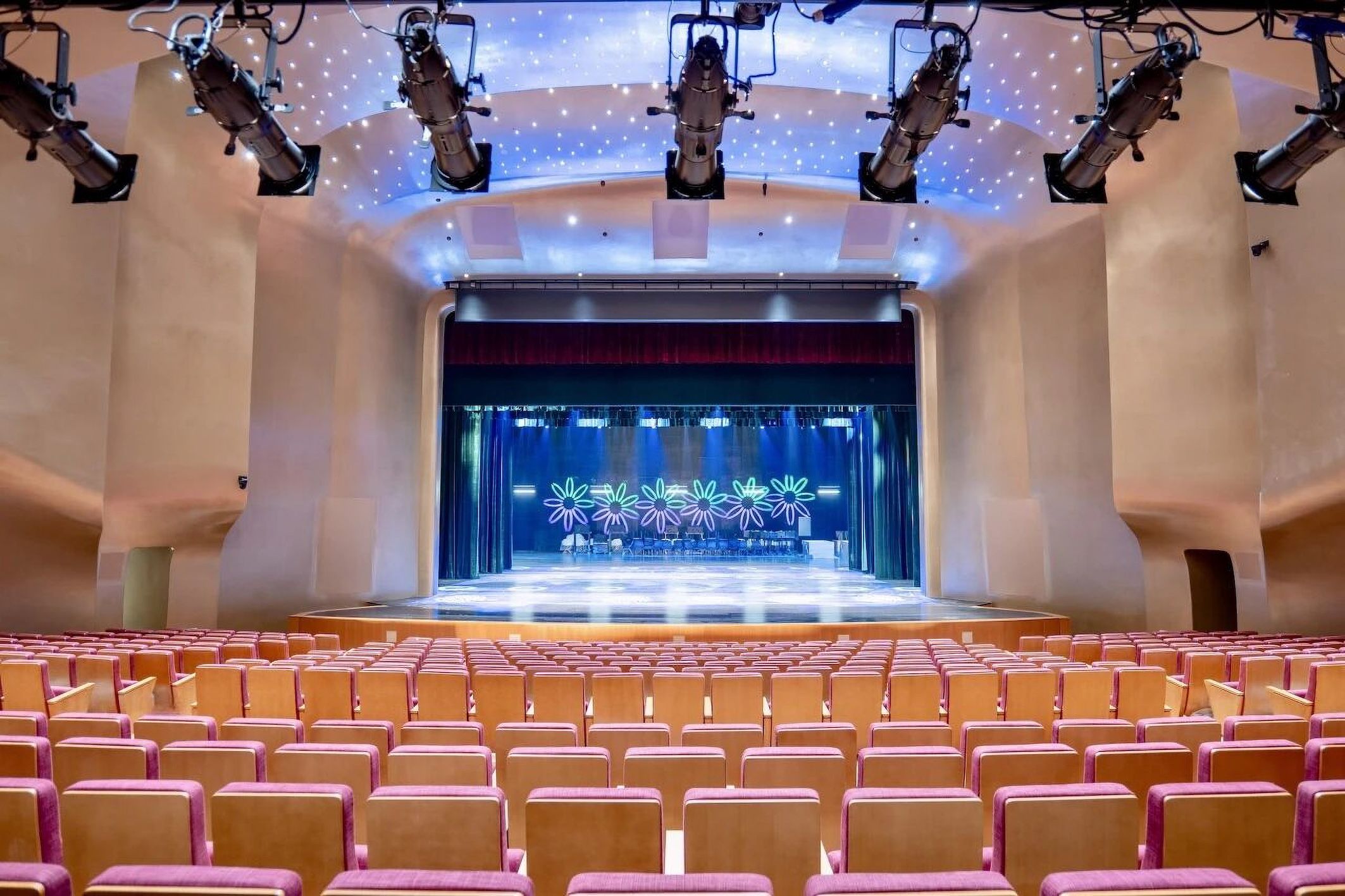 LA_Shenzhen_University_1000-seat Grand Theatre_01.jpg