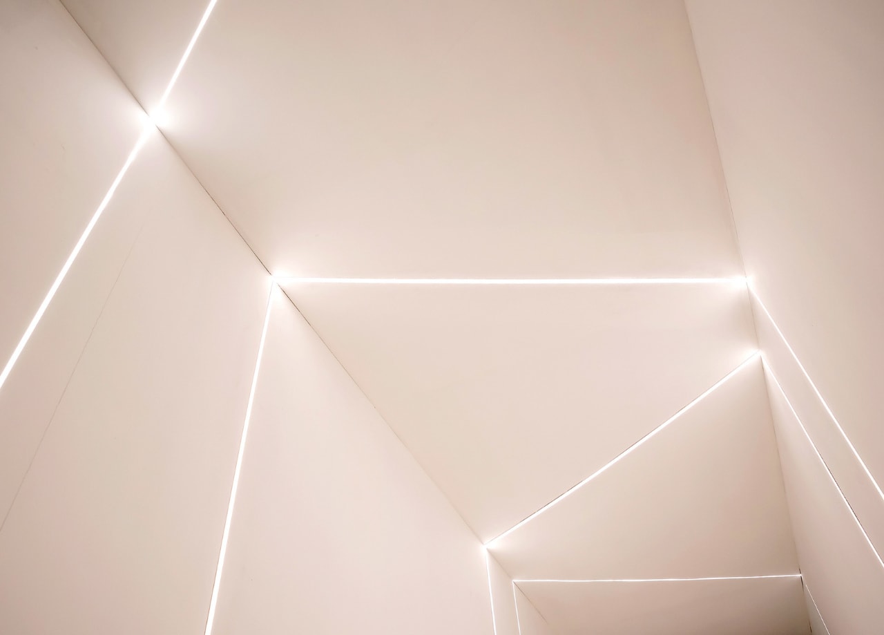 Imagem de destaque do post Decoração com LED: dicas de iluminação para apartamento